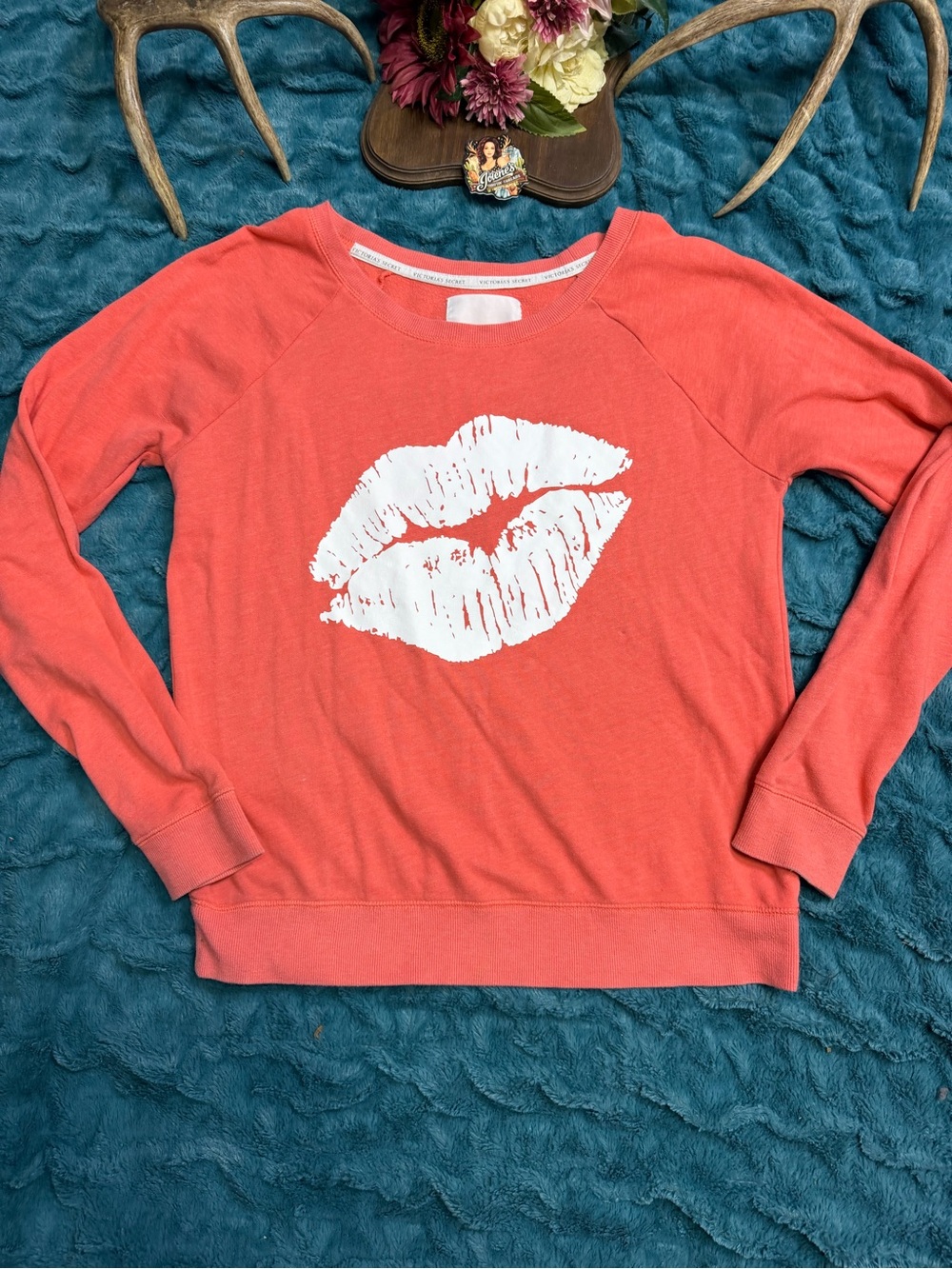 Victoria’s Secret Women’s Large Coral Lips Graphic Sweatshirt 2010s